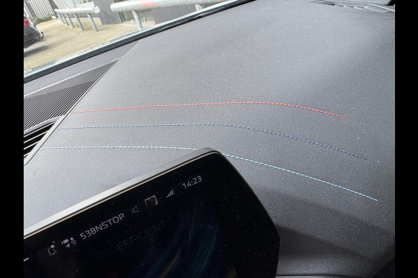 BMW 1-serie 120 M Sport Pro / Panoramadak / Head Up / Live Cockpit professional / Comforttoegang / Adaptief M-onderstel / Sportstoel / 360 Camera / Driving Assistant /