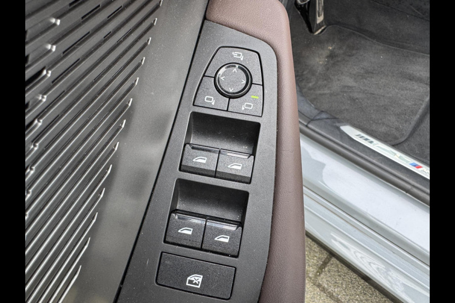 BMW 1-serie 120 M Sport Pro / Panoramadak / Head Up / Live Cockpit professional / Comforttoegang / Adaptief M-onderstel / Sportstoel / 360 Camera / Driving Assistant /