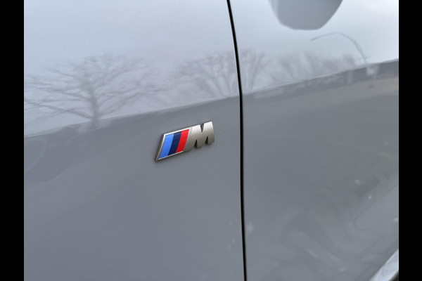 BMW 1-serie 120 M Sport Pro / Panoramadak / Head Up / Live Cockpit professional / Comforttoegang / Adaptief M-onderstel / Sportstoel / 360 Camera / Driving Assistant /