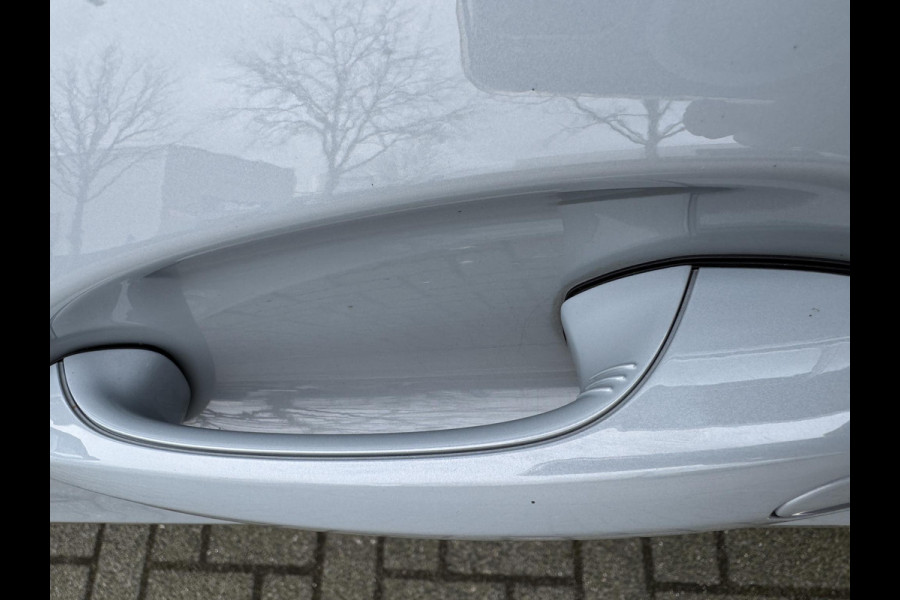 BMW 1-serie 120 M Sport Pro / Panoramadak / Head Up / Live Cockpit professional / Comforttoegang / Adaptief M-onderstel / Sportstoel / 360 Camera / Driving Assistant /