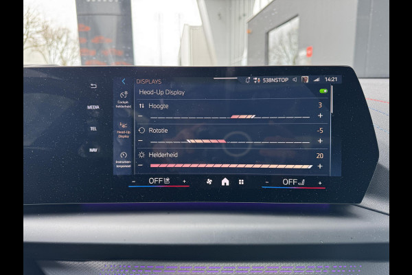 BMW 1-serie 120 M Sport Pro / Panoramadak / Head Up / Live Cockpit professional / Comforttoegang / Adaptief M-onderstel / Sportstoel / 360 Camera / Driving Assistant /