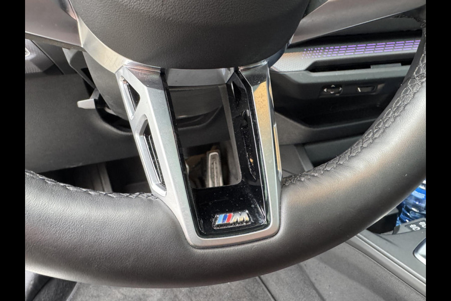 BMW 1-serie 120 M Sport Pro / Panoramadak / Head Up / Live Cockpit professional / Comforttoegang / Adaptief M-onderstel / Sportstoel / 360 Camera / Driving Assistant /