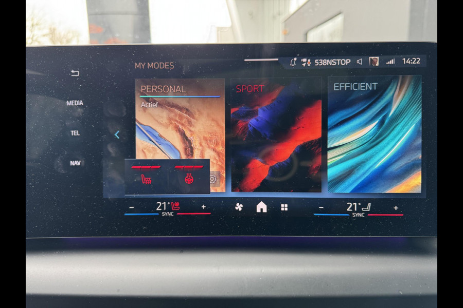 BMW 1-serie 120 M Sport Pro / Panoramadak / Head Up / Live Cockpit professional / Comforttoegang / Adaptief M-onderstel / Sportstoel / 360 Camera / Driving Assistant /