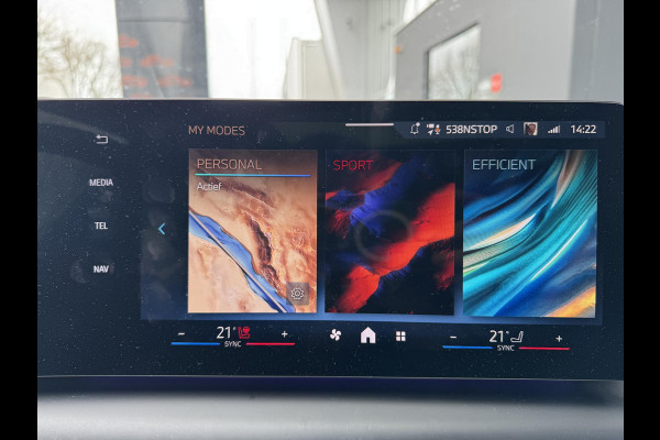 BMW 1-serie 120 M Sport Pro / Panoramadak / Head Up / Live Cockpit professional / Comforttoegang / Adaptief M-onderstel / Sportstoel / 360 Camera / Driving Assistant /