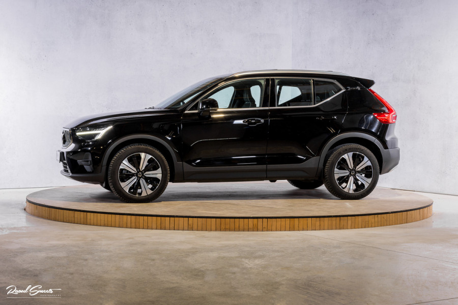 Volvo XC40 1.5 T4 Plug-in hybrid Ultimate Bright | Panorama dak | Zwenkbare trekhaak | Adaptieve cruise | Memory | Blis |