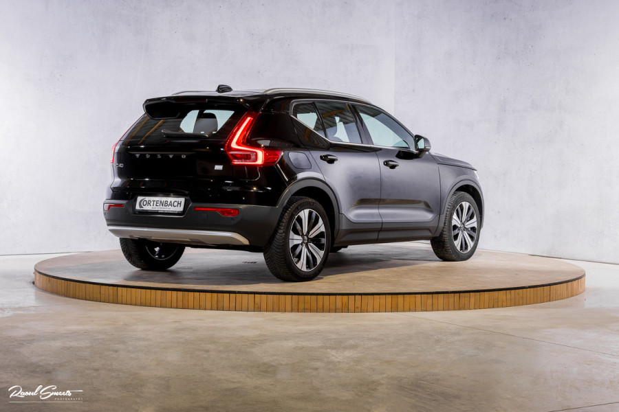 Volvo XC40 1.5 T4 Plug-in hybrid Ultimate Bright | Panorama dak | Zwenkbare trekhaak | Adaptieve cruise | Memory | Blis |