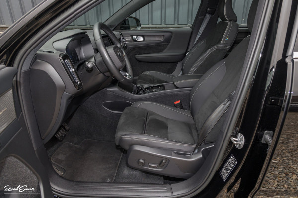 Volvo XC40 1.5 T4 Plug-in hybrid Ultimate Bright | Panorama dak | Zwenkbare trekhaak | Adaptieve cruise | Memory | Blis |