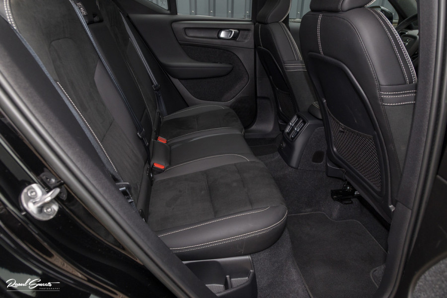 Volvo XC40 1.5 T4 Plug-in hybrid Ultimate Bright | Panorama dak | Zwenkbare trekhaak | Adaptieve cruise | Memory | Blis |