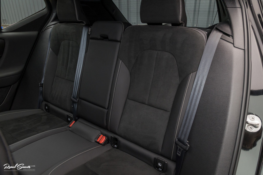 Volvo XC40 1.5 T4 Plug-in hybrid Ultimate Bright | Panorama dak | Zwenkbare trekhaak | Adaptieve cruise | Memory | Blis |