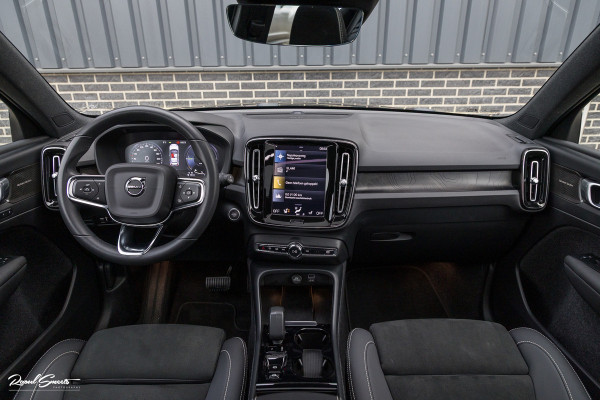 Volvo XC40 1.5 T4 Plug-in hybrid Ultimate Bright | Panorama dak | Zwenkbare trekhaak | Adaptieve cruise | Memory | Blis |