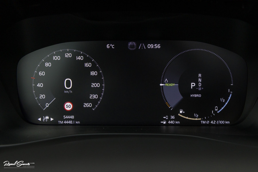 Volvo XC40 1.5 T4 Plug-in hybrid Ultimate Bright | Panorama dak | Zwenkbare trekhaak | Adaptieve cruise | Memory | Blis |