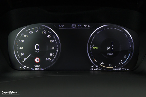 Volvo XC40 1.5 T4 Plug-in hybrid Ultimate Bright | Panorama dak | Zwenkbare trekhaak | Adaptieve cruise | Memory | Blis |