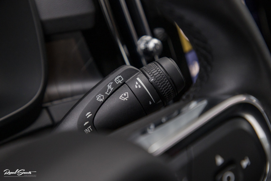 Volvo XC40 1.5 T4 Plug-in hybrid Ultimate Bright | Panorama dak | Zwenkbare trekhaak | Adaptieve cruise | Memory | Blis |