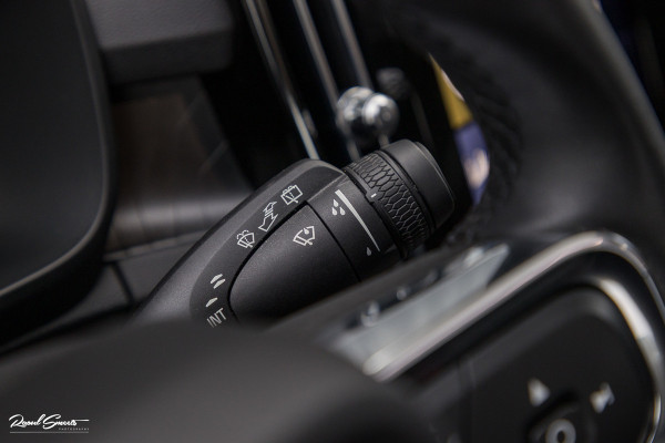 Volvo XC40 1.5 T4 Plug-in hybrid Ultimate Bright | Panorama dak | Zwenkbare trekhaak | Adaptieve cruise | Memory | Blis |