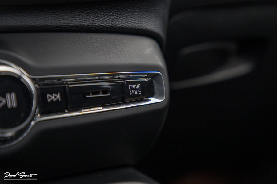 Volvo XC40 1.5 T4 Plug-in hybrid Ultimate Bright | Panorama dak | Zwenkbare trekhaak | Adaptieve cruise | Memory | Blis |