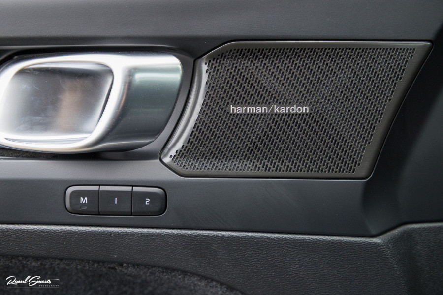 Volvo XC40 1.5 T4 Plug-in hybrid Ultimate Bright | Panorama dak | Zwenkbare trekhaak | Adaptieve cruise | Memory | Blis |