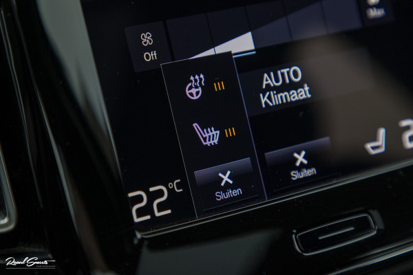 Volvo XC40 1.5 T4 Plug-in hybrid Ultimate Bright | Panorama dak | Zwenkbare trekhaak | Adaptieve cruise | Memory | Blis |