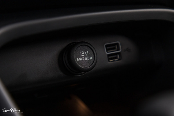 Volvo XC40 1.5 T4 Plug-in hybrid Ultimate Bright | Panorama dak | Zwenkbare trekhaak | Adaptieve cruise | Memory | Blis |