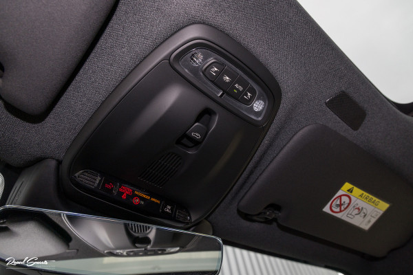 Volvo XC40 1.5 T4 Plug-in hybrid Ultimate Bright | Panorama dak | Zwenkbare trekhaak | Adaptieve cruise | Memory | Blis |