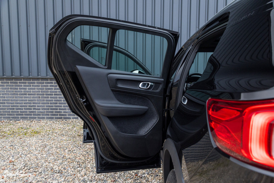Volvo XC40 1.5 T4 Plug-in hybrid Ultimate Bright | Panorama dak | Zwenkbare trekhaak | Adaptieve cruise | Memory | Blis |