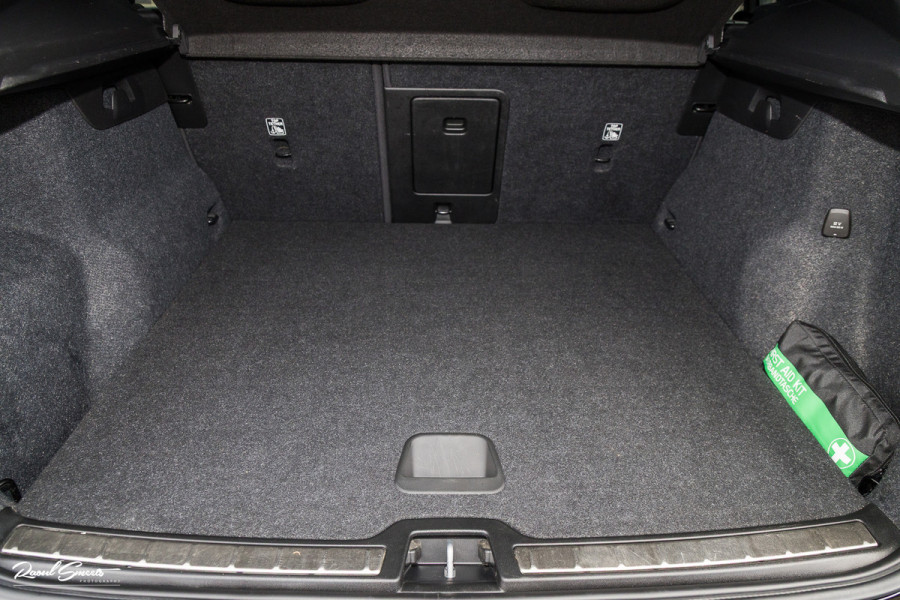 Volvo XC40 1.5 T4 Plug-in hybrid Ultimate Bright | Panorama dak | Zwenkbare trekhaak | Adaptieve cruise | Memory | Blis |