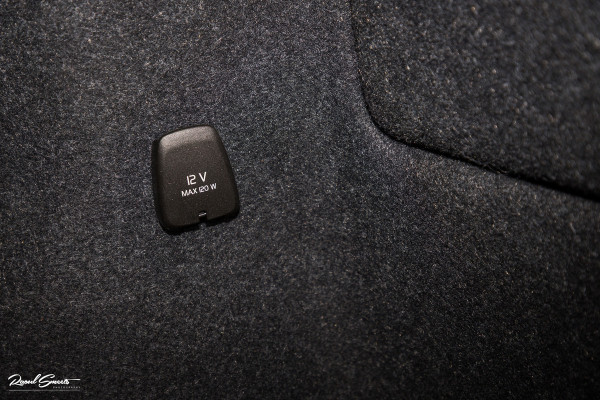 Volvo XC40 1.5 T4 Plug-in hybrid Ultimate Bright | Panorama dak | Zwenkbare trekhaak | Adaptieve cruise | Memory | Blis |