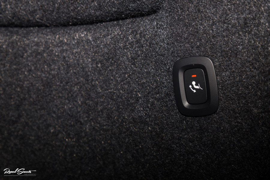 Volvo XC40 1.5 T4 Plug-in hybrid Ultimate Bright | Panorama dak | Zwenkbare trekhaak | Adaptieve cruise | Memory | Blis |