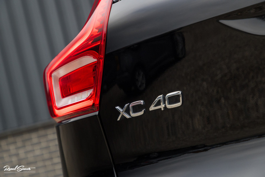 Volvo XC40 1.5 T4 Plug-in hybrid Ultimate Bright | Panorama dak | Zwenkbare trekhaak | Adaptieve cruise | Memory | Blis |