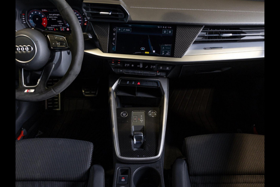 Audi A3 Sportback 35 TFSI S edition / 150pk / Adaptieve cruise control / Alcantara stuurwiel /
