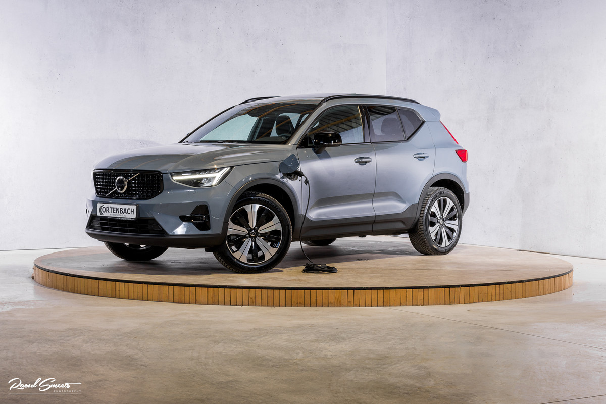 Volvo XC40 1.5 T5 Plug-in hybrid Ultimate Dark | Panorama dak | Zwenkbare trekhaak | Adaptieve cruise | Memory | Blis |