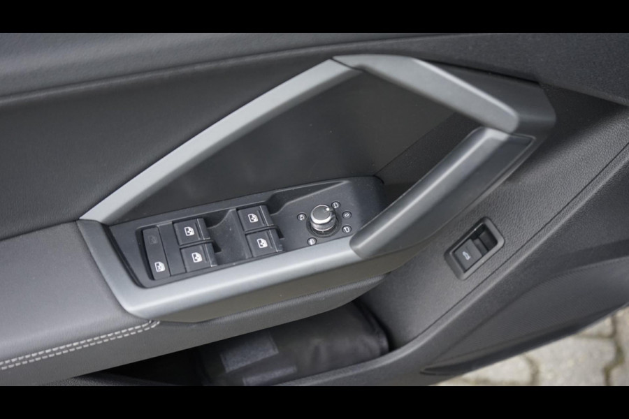 Audi Q3 Sportback 35 TFSI 3x S-Line BLACK OPTIK AUTOMAAT-AUDI SOUND-CAMERA-CARPLAY-KEYLESS-MATRIX-NAVIGATIE