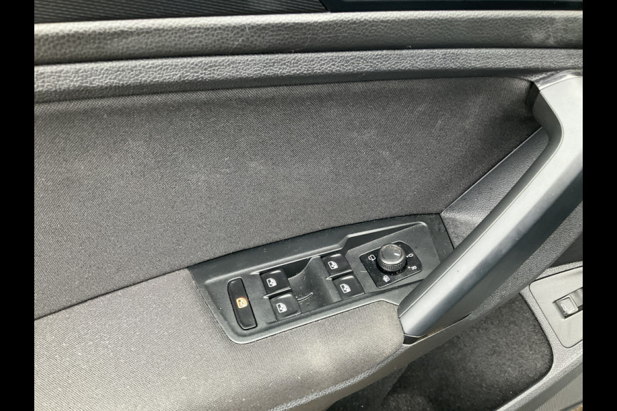 Volkswagen Tiguan 1.5 TSI ACT R-Line CarplayComfortline Business