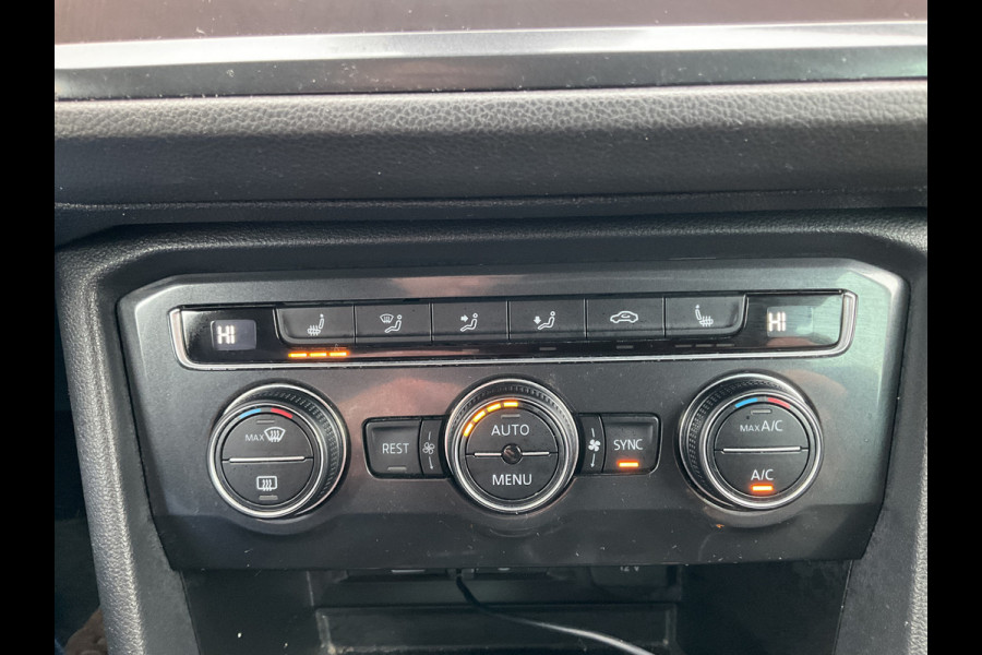 Volkswagen Tiguan 1.5 TSI ACT R-Line CarplayComfortline Business