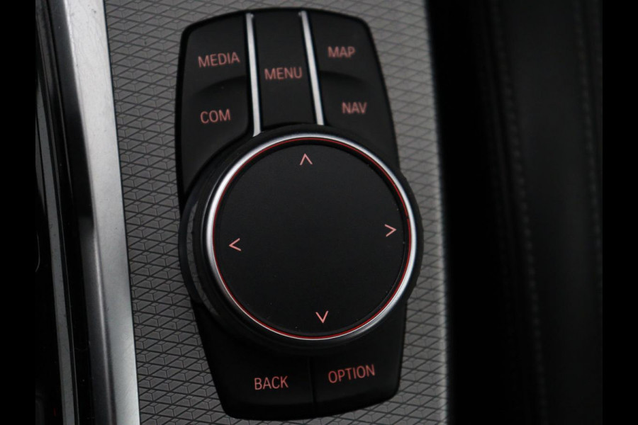 BMW X3 xDrive20i High Executive | M Sport | 1e eigenaar | Head-Up | Leder | Trekhaak | Stoelverwarming | Harman/Kardon | Camera | Keyless | Adaptive Drive | Sfeerverlichting | Full LED | Sportstoelen