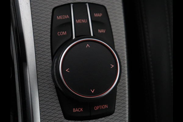 BMW X3 xDrive20i High Executive | M Sport | 1e eigenaar | Head-Up | Leder | Trekhaak | Stoelverwarming | Harman/Kardon | Camera | Keyless | Adaptive Drive | Sfeerverlichting | Full LED | Sportstoelen