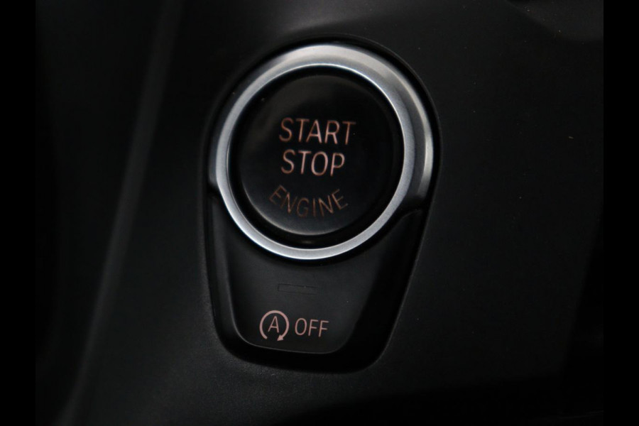 BMW X3 xDrive20i High Executive | M Sport | 1e eigenaar | Head-Up | Leder | Trekhaak | Stoelverwarming | Harman/Kardon | Camera | Keyless | Adaptive Drive | Sfeerverlichting | Full LED | Sportstoelen