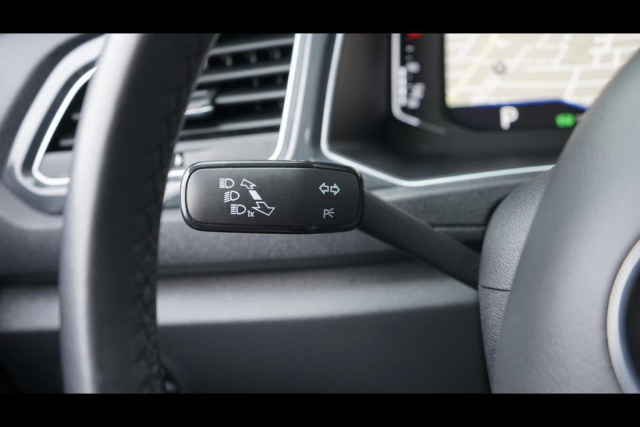 Volkswagen T-Roc 1.5 TSI Sport AUTOMAAT-ACC-CAMERA-CLIMA-FULL LED-KEYLESS-NAVIGATIE-PANORAMA-VIRTUEEL-VOLLEDER-STOELVERWARMING