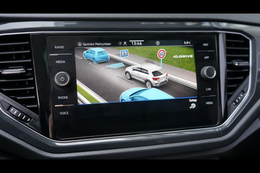 Volkswagen T-Roc 1.5 TSI Sport AUTOMAAT-ACC-CAMERA-CLIMA-FULL LED-KEYLESS-NAVIGATIE-PANORAMA-VIRTUEEL-VOLLEDER-STOELVERWARMING