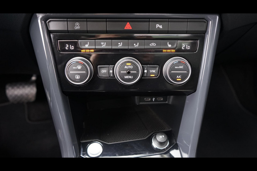 Volkswagen T-Roc 1.5 TSI Sport AUTOMAAT-ACC-CAMERA-CLIMA-FULL LED-KEYLESS-NAVIGATIE-PANORAMA-VIRTUEEL-VOLLEDER-STOELVERWARMING