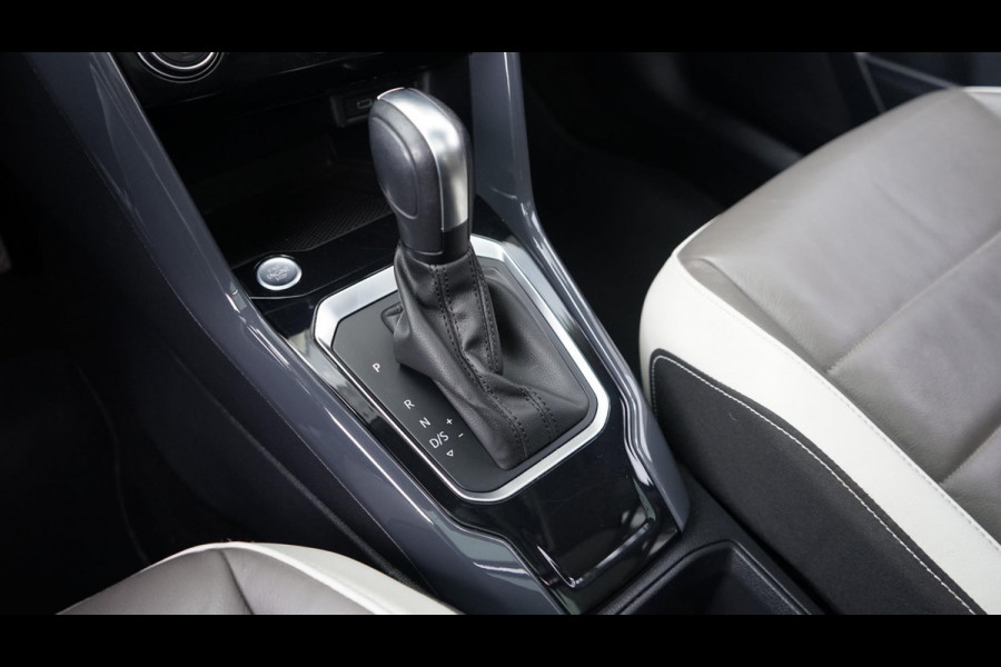 Volkswagen T-Roc 1.5 TSI Sport AUTOMAAT-ACC-CAMERA-CLIMA-FULL LED-KEYLESS-NAVIGATIE-PANORAMA-VIRTUEEL-VOLLEDER-STOELVERWARMING