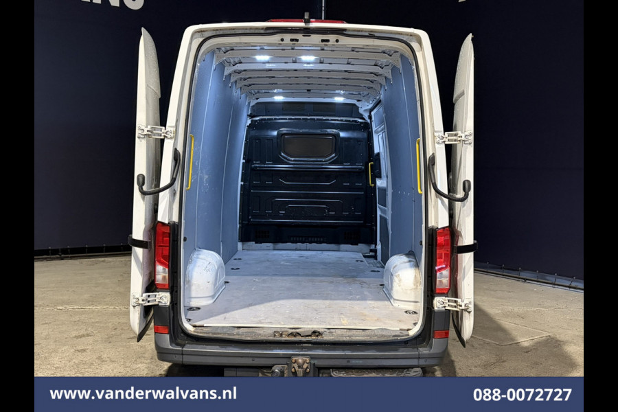 Volkswagen Crafter 2.0 TDI 141pk L4H3 L3H2 Euro6 Airco | 3000kg Trekhaak | Camera | Apple Carplay | Cruisecontrol Android Auto, Chauffeursstoel, Parkeersensoren, Bijrijdersbank