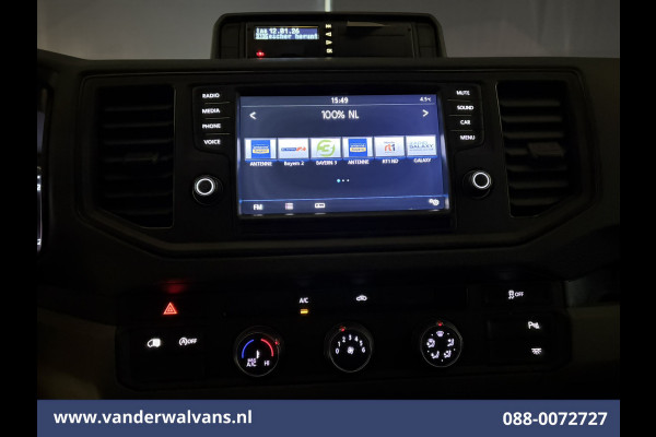 Volkswagen Crafter 2.0 TDI 141pk L4H3 L3H2 Euro6 Airco | 3000kg Trekhaak | Camera | Apple Carplay | Cruisecontrol Android Auto, Chauffeursstoel, Parkeersensoren, Bijrijdersbank