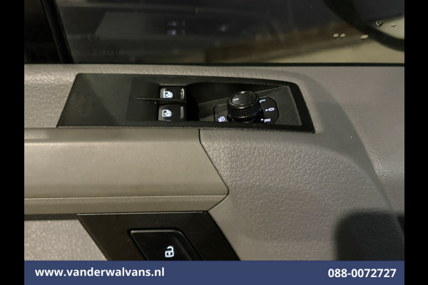 Volkswagen Crafter 2.0 TDI 141pk L4H3 L3H2 Euro6 Airco | 3000kg Trekhaak | Camera | Apple Carplay | Cruisecontrol Android Auto, Chauffeursstoel, Parkeersensoren, Bijrijdersbank