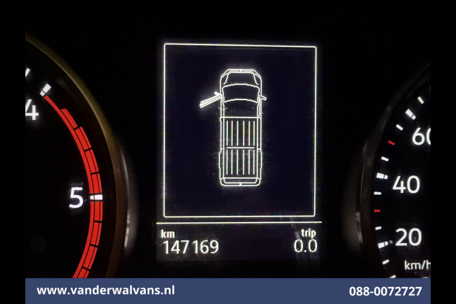 Volkswagen Crafter 2.0 TDI 141pk L4H3 L3H2 Euro6 Airco | 3000kg Trekhaak | Camera | Apple Carplay | Cruisecontrol Android Auto, Chauffeursstoel, Parkeersensoren, Bijrijdersbank