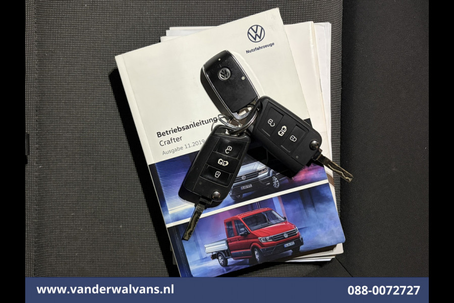Volkswagen Crafter 2.0 TDI 141pk L4H3 L3H2 Euro6 Airco | 3000kg Trekhaak | Camera | Apple Carplay | Cruisecontrol Android Auto, Chauffeursstoel, Parkeersensoren, Bijrijdersbank