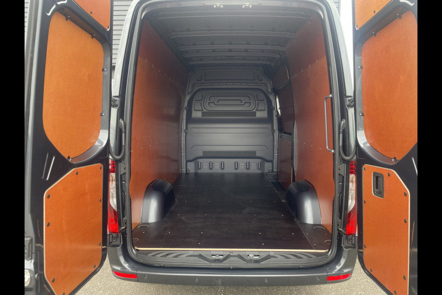 Mercedes-Benz Sprinter 319 CDI AUTOM.L2H2 RWD 190 PK 3.5 T CAMERA / NAVI