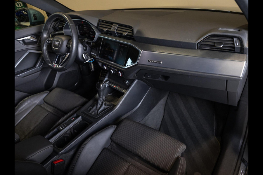 Audi Q3 40 TFSI quattro S Line edition one / 190pk / Trekhaak / Panorama dak / Stoelverwarming /