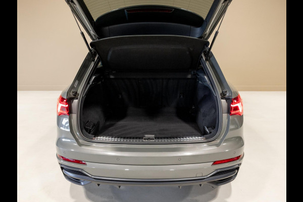 Audi Q3 40 TFSI quattro S Line edition one / 190pk / Trekhaak / Panorama dak / Stoelverwarming /