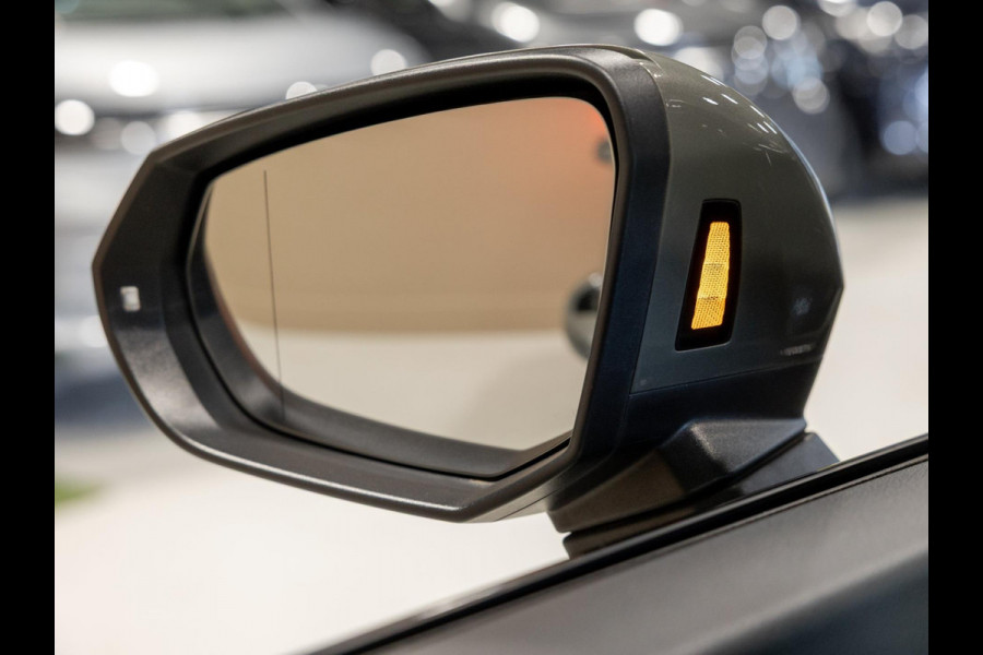 Audi Q3 40 TFSI quattro S Line edition one / 190pk / Trekhaak / Panorama dak / Stoelverwarming /