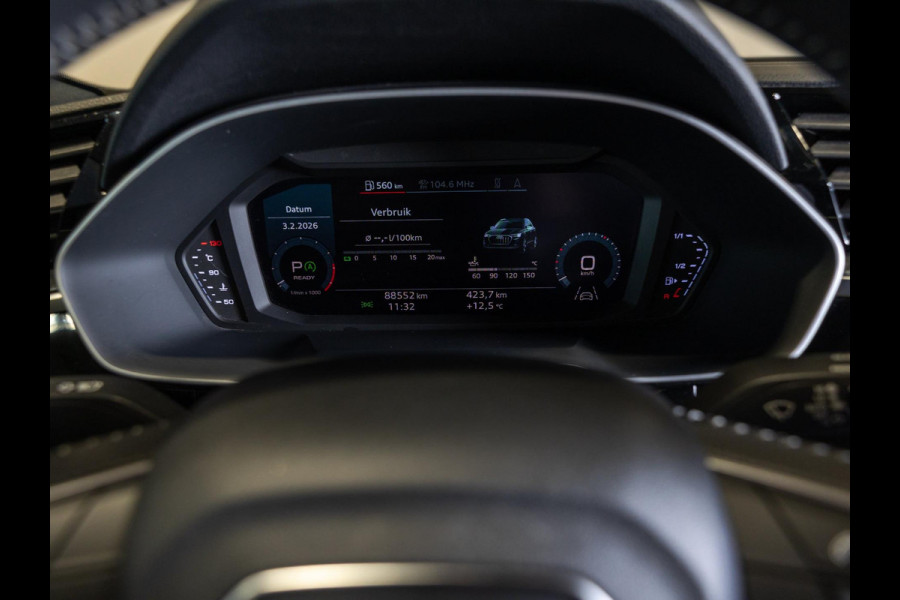 Audi Q3 40 TFSI quattro S Line edition one / 190pk / Trekhaak / Panorama dak / Stoelverwarming /